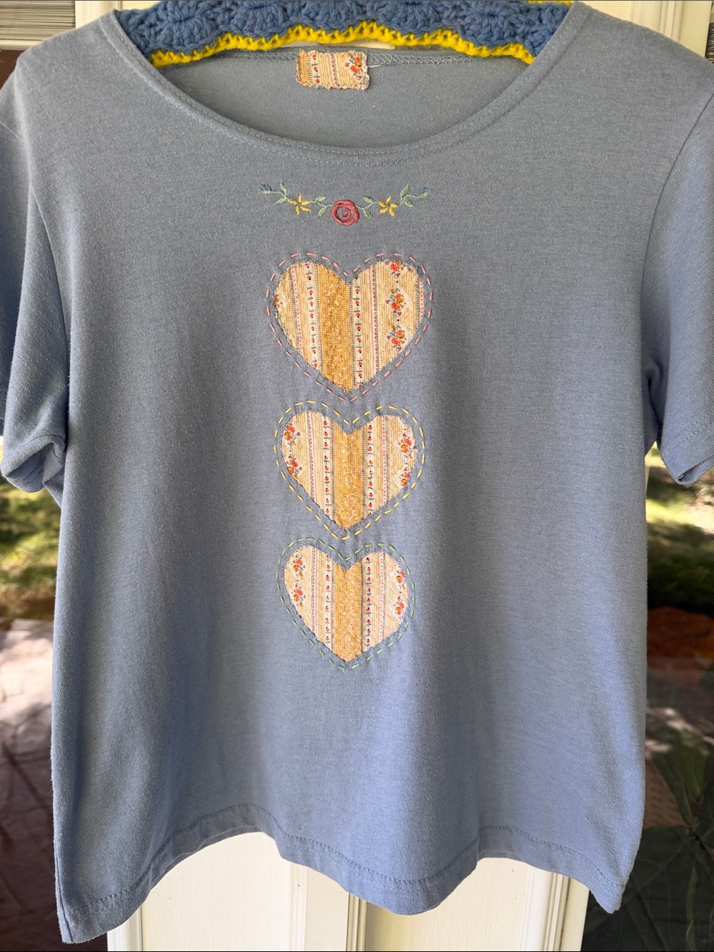 Adorable Costal Grandma Cottage Appliqué Hearts Periwinkle Top